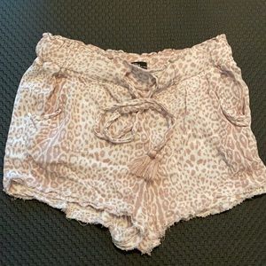 Leopard print casual shorts